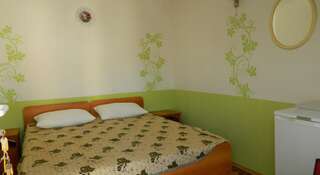 Гостиница Guest house Leto Геленджик Двухместный номер эконом-класса с 1 кроватью или 2 отдельными кроватями-2